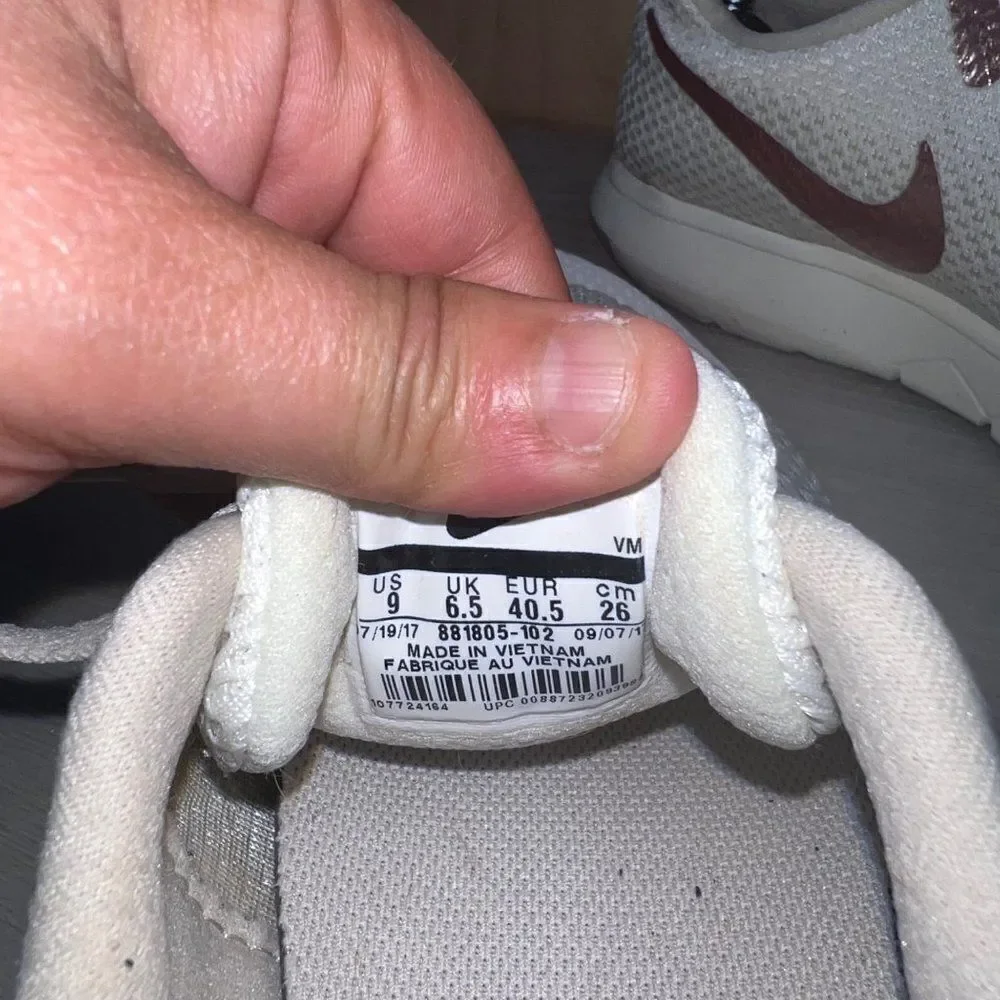 Nike‎ Flex Experience RN 6 White/Rose Gold 881805-102 Women's 9